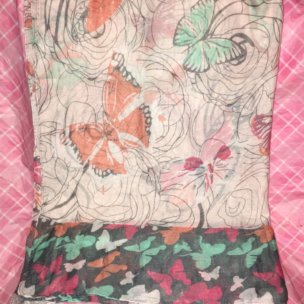 🎈SALE🎈🧣SCARF #25 “BUTTERFLY WITH BORDERS”🧣